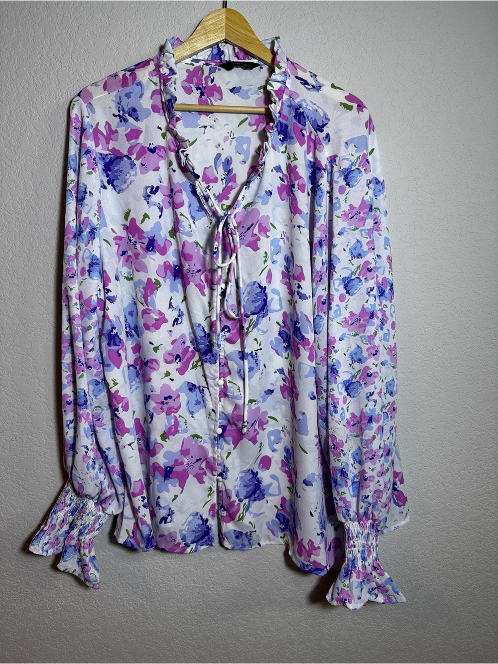 Dokotoo Blouse Women 2XL White Purple Floral Ruffle Neck Smocked Cuff Boho